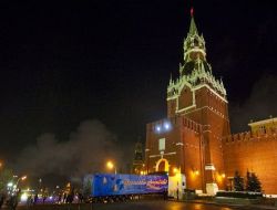 Moskova'da Katedral Meydanı'na Dikilecek Yılbaşı Ağacını 2 Bin Çocuk Süsleyecek