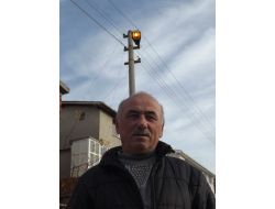 Caminin Elektriği Kesik, Sokak Lambaları Gece Gündüz Yanıyor