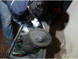 Müzisyen Minibüsünde 6 Bin Paket Kaçak Sigara Çıktı