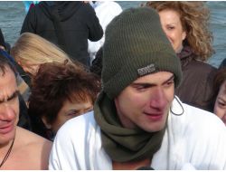 Soğuk Havada Denizden Haç Çıkardılar