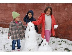 Köy Yolları Kapandı, Kar Çocuklara Yaradı