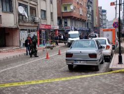 Otobüs Durağında Unutulan Çantadan Yiyecek Çıktı