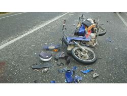 Yerde Sürüklenen Motosiklet Sürücüsünü Kaskı Kurtardı