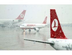 KAR, UÇUŞLARI ETKİLEDİ!