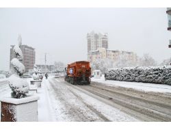 Başakşehir Belediyesi'nden Yollara 215 Ton Tuz