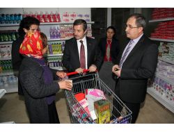 Şahinbey Belediyesi Suriyeli Sığınmacılara Gıda Ve Giyim Yardımı Yaptı