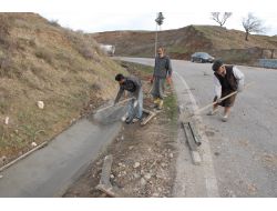 Eğri Çay Alt Geçitine Yağmur Suyu Kanalı Yapılıyor
