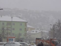 Akdağmadeni’nde Kar Yağışı Etkisini Sürdürüyor
