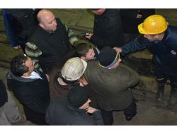 Çocuğun Ocakta Mahsur Kalan Babasına Kavuşma Anı Yürekleri Dağladı