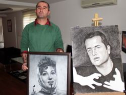 Ortaokul Mezunu Ressam 16 Yıldır Ünlülerin Resmini Çiziyor
