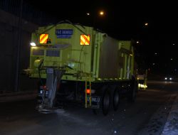 Buzlanan Yolda Onlarca Araç Zincirleme Kaza Yaptı