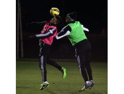 Beşiktaş'ta Fernandes Ve Yeni Transfer Gökhan Süzen Takımla Birlikte Çalıştı