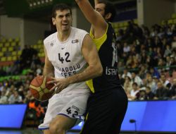 Fenerbahçe Ülker’i 94-76 Mağlup Eden Anadolu Efes Liderliğe Yükseldi