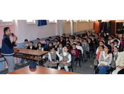 Polisten Çocuklara Uyarı: Aile Bilgilerinizi İnternette Paylaşmayın