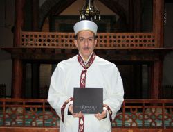 İmam, 7 Asırlık Caminin Kitabını Yazdı!