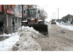Erzincan'da Karla Mücadele Çalışmaları Aralıksız Sürüyor