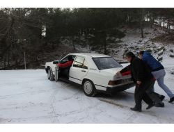 Yoğun Kar Yağışı Kazdağları'nda Ulaşımı Çileye Döndürdü
