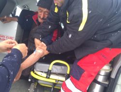 Yaylada Mahsur Kalan Çobanın İmdadına Paletli Kar Ambulansı Yetişti