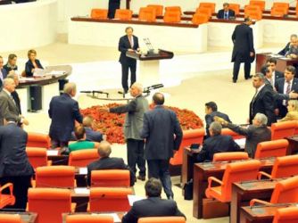 'Umarız Başbakan'ın üşütmesi fizikidir!'