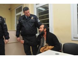 İzmir Polisi Sokakta Kalanlara Sahip Çıktı