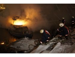 Limanda Demirli Tekne Alev Alev Yandı