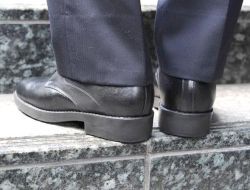 Japonlardan Kısa Erkeklere Özel Ayakkabı