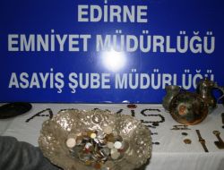 Emekli Profesörün Antika Eşyalarını Çalan Hırsızlar Yakalandı