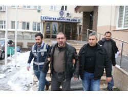 33 Bin Kaçak Sigarayla Yakalandı Gazetecileri Tehdit Etti