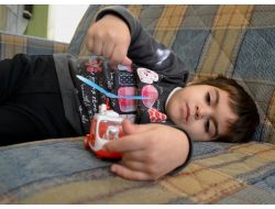 Suriyeli Küçük Esra Kendine Uzanacak Yardım Elini Bekliyor