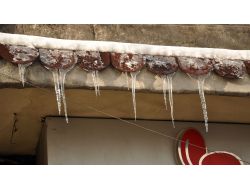 İstanbul'da Saçaklar Buz Tuttu