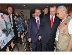 Başbakan Erdoğan, Nijer'de Türk Doktorlarının Fotoğraf Sergisini Gezdi