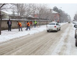 Elazığı Belediyesi 320 Personel İle Karla Mücadele Ediyor