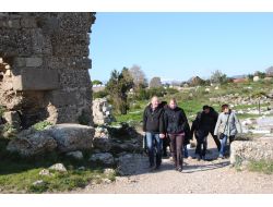 Alman Turistler, Soğuk Havaya Aldırış Etmeden Yürüyüş Yaptı