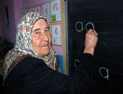 Silifke'de Yetişkinlere Yönelik Ücretsiz Okuma Yazma Kursu Düzenlendi