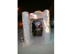 Esnaflar Eskimo Usulü Kardan Ev Yaptı