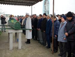 Lapseki'de Soba Zehirlenmesinden Ölen Genç Kız Defnedildi