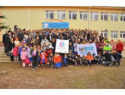 Anadolu Üniversitesi'nden Yabancı Öğrenciler Köy Okulunu Ziyaret Etti