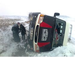 Öğretmenleri Taşıyan Minibüs Takla Attı, 12 Kişi Yaralandı