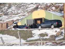 Cumhurbaşkanı Gül, 25 Askerin Şehit Olduğu Depoyu İnceledi