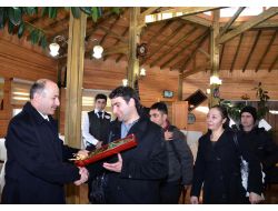 Vali Azizoğlu, İlde Görev Yapan Gazetecilere Yemek Verdi