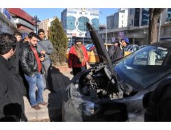 Aracın Motoruna Giren Kedi İtfaiyecileri Pes Ettirdi