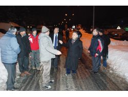 Başkan, Karla Mücadele Ekibine Baklava İkram Etti