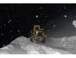 Başkale’de Kar Temizleme Araçları Çığ Altında Kaldı