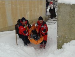 Mahsur Kalan 112 Ekipleri Hastalara Ulaştı