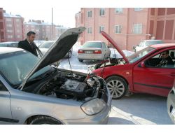 Eksi 20'leri Bulan Soğuk Havada Araçların Aküleri Dondu