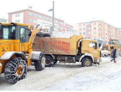 Akdağmadeni’nde Kar Temizleme Çalışmaları Devam Ediyor