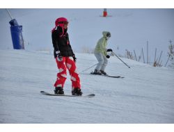 Sıcaklığın Eksi 32 Derce Olduğu Palandöken’de Kayak Pistleri Rengârenk