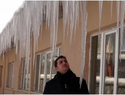 Ardahan’da 2 Metrelik Buz Sarkıtları Oluştu