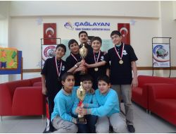 Ömer Türkmen Okulu Masa Tenisi Şampiyonu Oldu