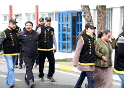 Fal Bakma Bahanesiyle Hırsızlık Yapan Şahısları Araçlarının Jantı Ele Verdi